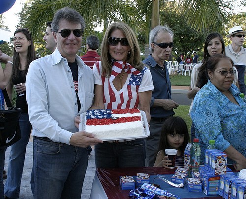 Embaixador Sobel e Barbara Sobel celebram o Dia da Independncia dos EUA na Embaixada em Braslia. (Foto: Embaixada dos EUA)