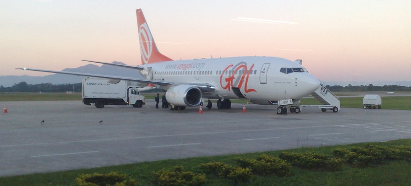 Boeing 737.800, da GOL, fotografado pelo Portal Brasil no aeroporto de Florianpolis (FOTO/CRDITO: Fernando Toscano)