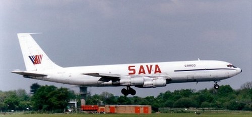 Boeing 707.321CH da empresa cargueira brasileira SAVA S.A., aqui fotografado no pouso em Manchester (Inglaterra).