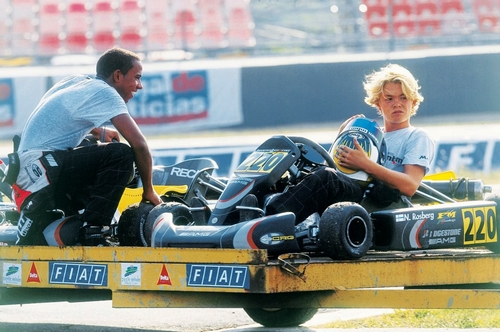 Lewis Hamilton e Nico Rosberg - rivais no kart e agora companheiros de equipe na Mercedes-Benz em 2013 - FOTO/CRDITO: Emerson Fittipaldi, via Twitter - www.portalbrasil.net