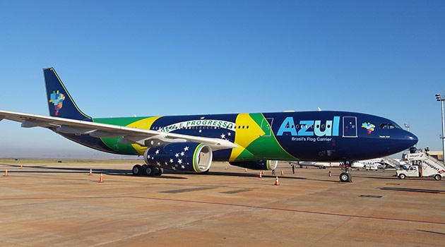 2 A330.241, recebido pela Azul dia 20 de agosto de 2014 (Aeroporto de Confins, Belo Horizonte-MG) e batizado de "Nao Azul"