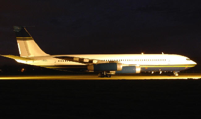 Foto do Boeing 707-330B, da Lowa Ltd., em Edimburgo, Esccia - 01.11.2001 (www.portalbrasil.net)