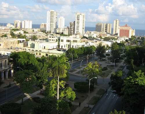 Havana (Cuba) - FONTE/CRDITO: http://pt.wikipedia.org/wiki/Ficheiro:CalleGy17.jpg