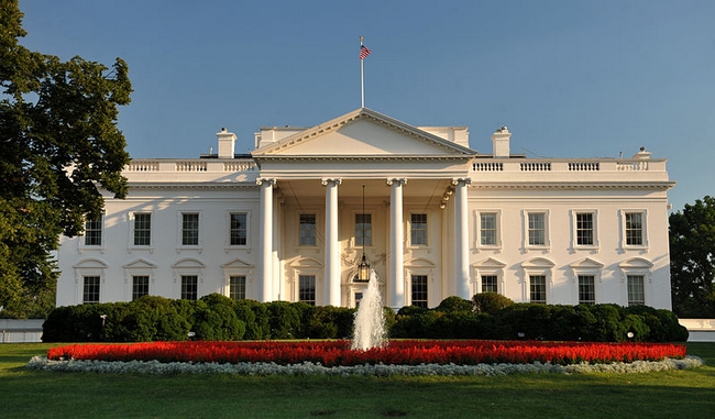 Casa Branca, sede do governo americano (Washington) - FOTO/CRDITO: http://pt.wikipedia.org/wiki/Ficheiro:White_House_Washington.JPG