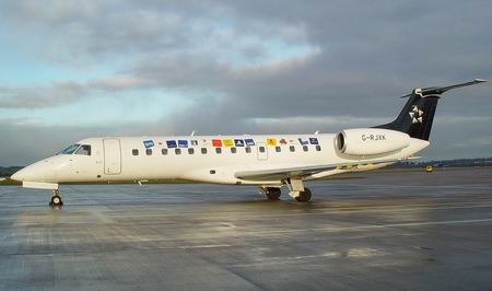 Embraer ERJ-135 prefixo G-RJXK da British Midland, em Edimburgo (Esccia) - 17.12.2001.