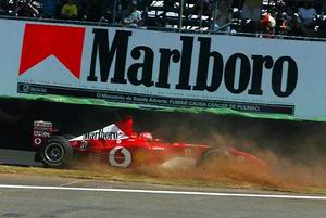 No 2 treino livre, Schumacher foi um dos que rodou (no "S" do Senna) - Ferrari F2002
