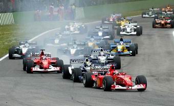 Aps a largada, Schumacher assume a ponta seguido por Ralf, Barrichello, Montoya, Raikkonen e Coulthard