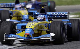 Trulli ( frente) e Button vem andando muito bem com a Renault neste incio de temporada. Aps os dois pode-se ver Nick Heidfeld.