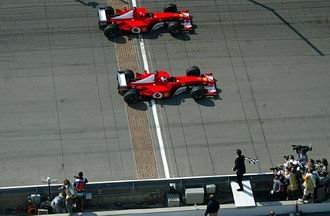 A chegada foi decidida por 11 milsimos de segundo. 2 vitria consecutiva de Rubens Barrichello e o vice-campeonato.