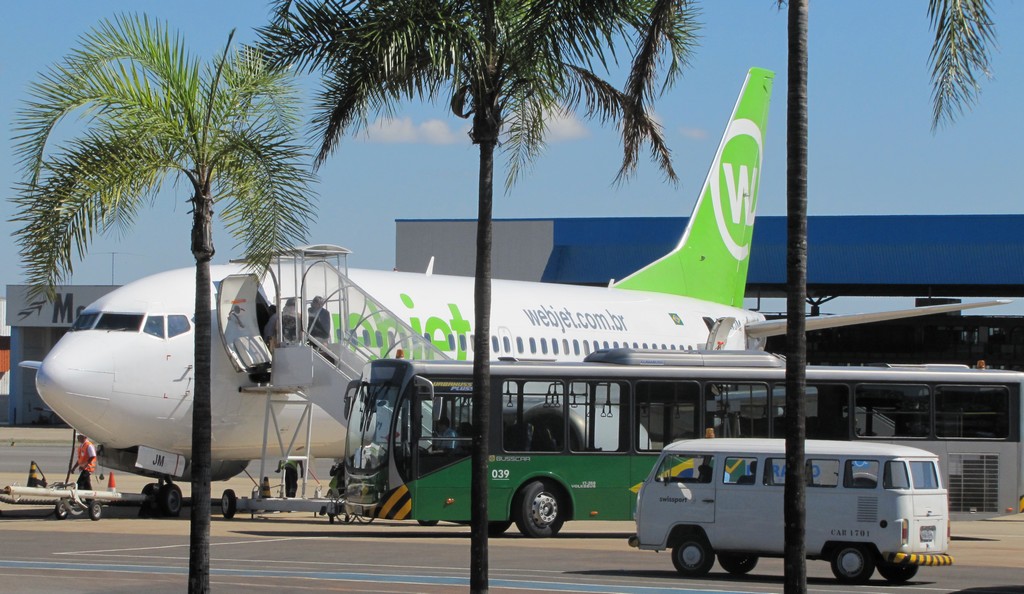 O BOEING 737.300 (SRIE 36Q), PP-VJM, FOTOGRAFADO NA REA REMOTA DO AEROPORTO INTERNACIONAL DE BRASLIA. (CRDITO/FOTO: FERNANDO TOSCANO - 11.04.2010) - TODOS OS DIREITOS RESERVADOS AO PORTAL BRASIL.