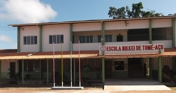 A cidade de Tomé-Açu, conta com um total de 97 escolas de ensino fundamental e outras 03 de ensino médio.