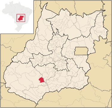 Santa Helena de Goiás faz parte da microrregião de Quirinópolis e da mesorregião sudoeste de Goiás.