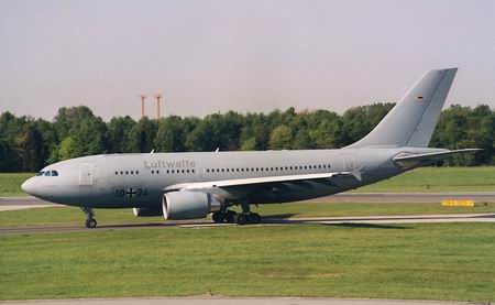 A310-304/MRT, prefixo 1024 da Fora Area da Alemanha (Luftwaffe), em Hamburgo (Maio de 2000).
