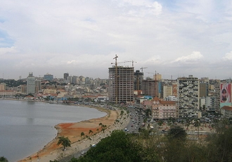 Centro de Luanda, capital de Angola - FOTO/CRDITO: http://pt.wikipedia.org/wiki/Ficheiro:Luanda_from_Fortaleza_Feb_2006.jpg