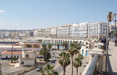 A capital Argel - FOTO/CRDITO: http://pt.wikipedia.org/wiki/Ficheiro:Alger-centre_front_de_mer.JPG