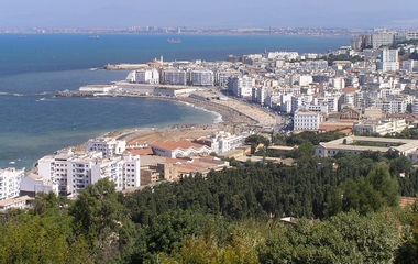 Argel - Vista costeira - FOTO/CRDITO: http://pt.wikipedia.org/wiki/Ficheiro:Algiers_coast.jpg
