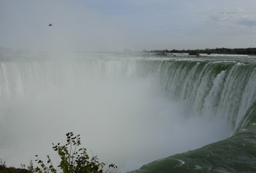 Cataratas de Niagara (Niagara Falls), divisa do Canad com os Estados Unidos - FOTO/CRDITO: www.portalbrasil.net
