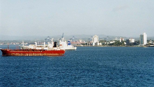 Coln  a 6 maior cidade do pas e possui o 2 porto mais movimentado do Panam - FOTO/CRDITO: http://pt.wikipedia.org/wiki/Ficheiro:Bridge_of_the_Americas.jpg