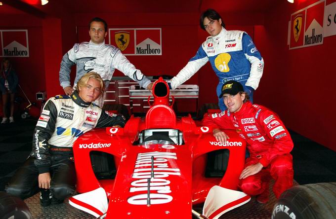 Nico Rosberg (Sentado), Stefano Fbio (em p, de branco), Nlson ngelo Piquet (em p) e Markus Winkelhock (de vermelho) - Foto de 09.08.2003