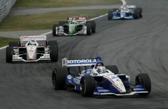 Michael Andretti, seguido por Michel Jourdain Jr., Mrio Dominguez e Patrick Carpentier
